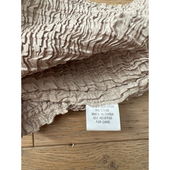 1990's crinkled pleated plisse beige cream polyester sleeveless crew neck top - Picture 7 of 8